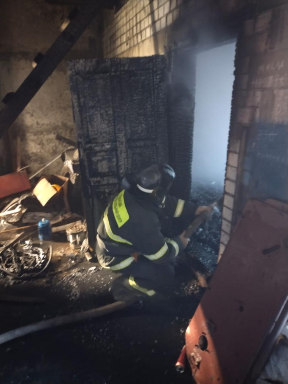 В Городищенском районе пожар уничтожил подсобные помещения