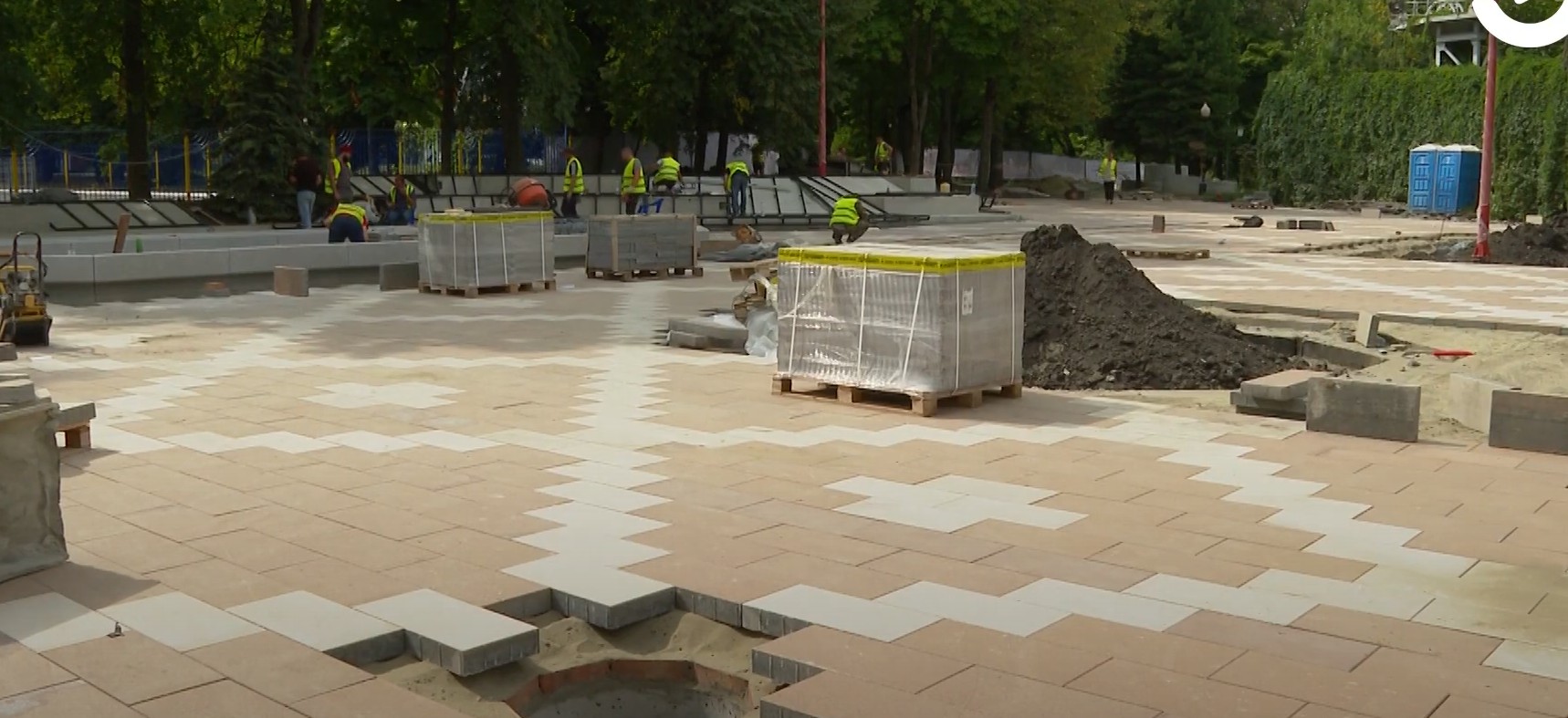 Успеют ли подрядчики закончить ремонт парка Белинского к 1 сентября