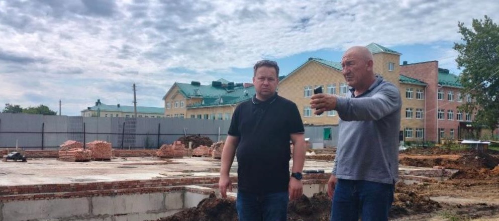 По поручению Олега Мельниченко в Средней Елюзани построят новый Дом Культуры