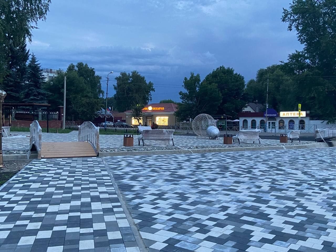 Жителей Сердобска попросили бережно отнестись к обновленному скверу имени Яблочкова