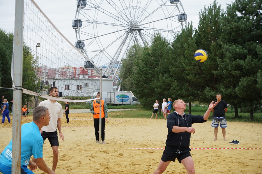 Сотрудники ГК «Дионис» организовали спортивный праздник волейбола