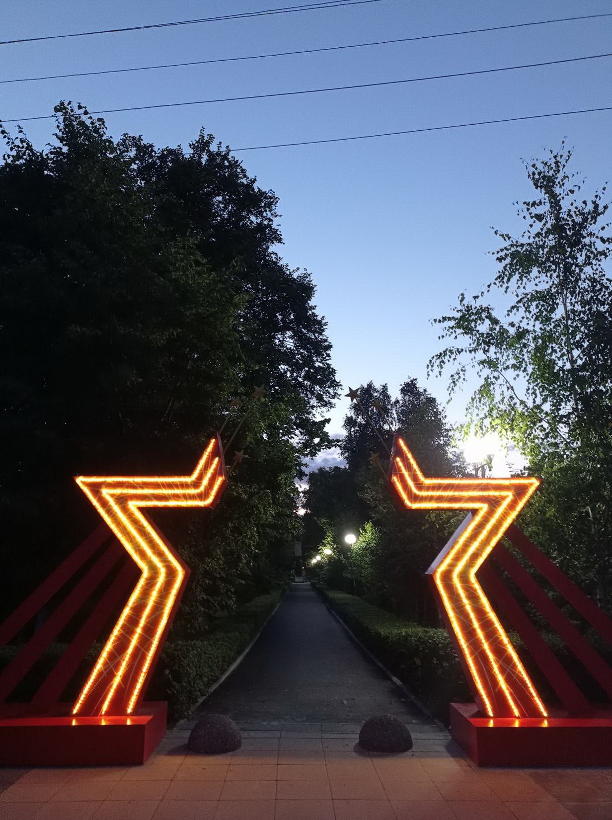 В Лопатинском районе благоустроили территорию памятника "Стела погибшим воинам-землякам"