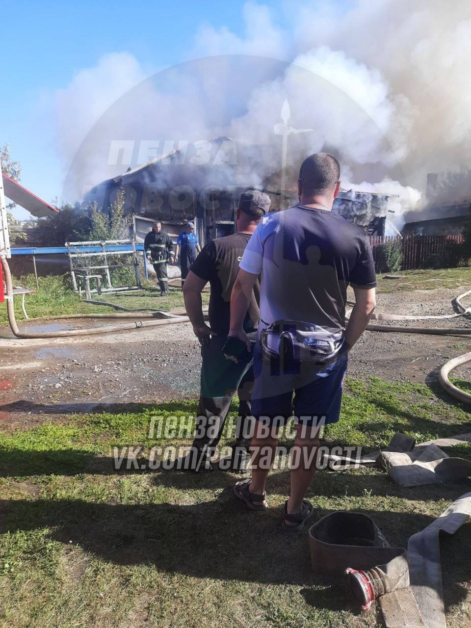 В Никольском районе огонь охватил 10 тюков с сеном