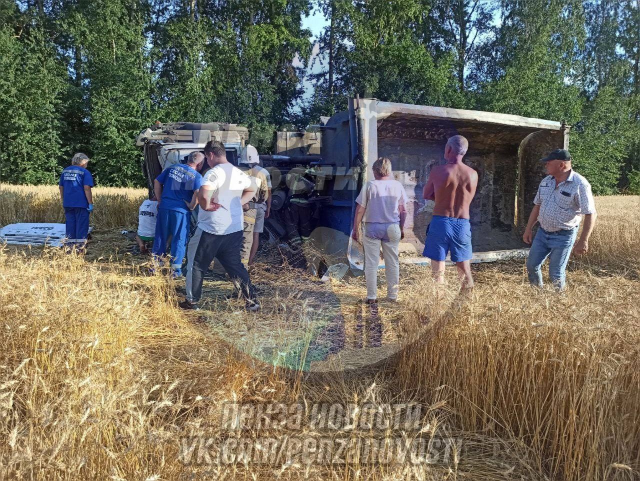 На трассе «Тамбов-Пенза» пострадал пассажир перевернувшегося самосвала