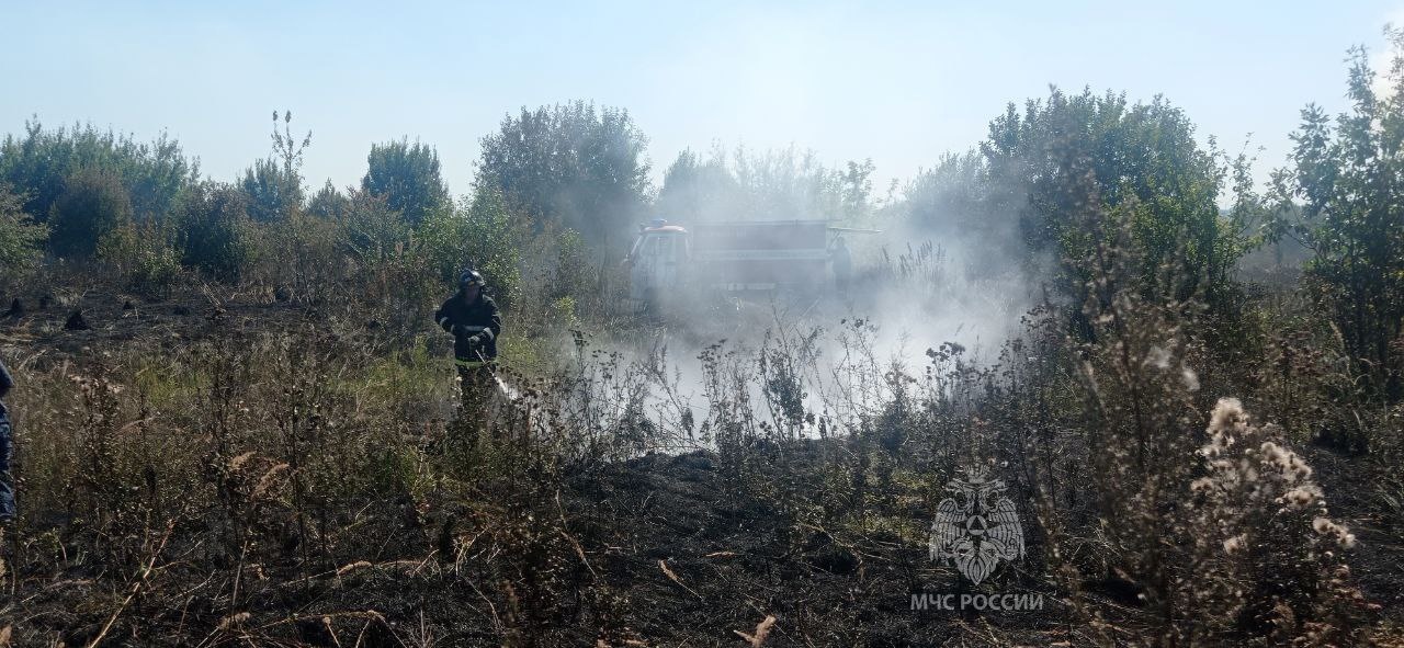 В Пензе 30 человек ликвидировали пожар в Заре