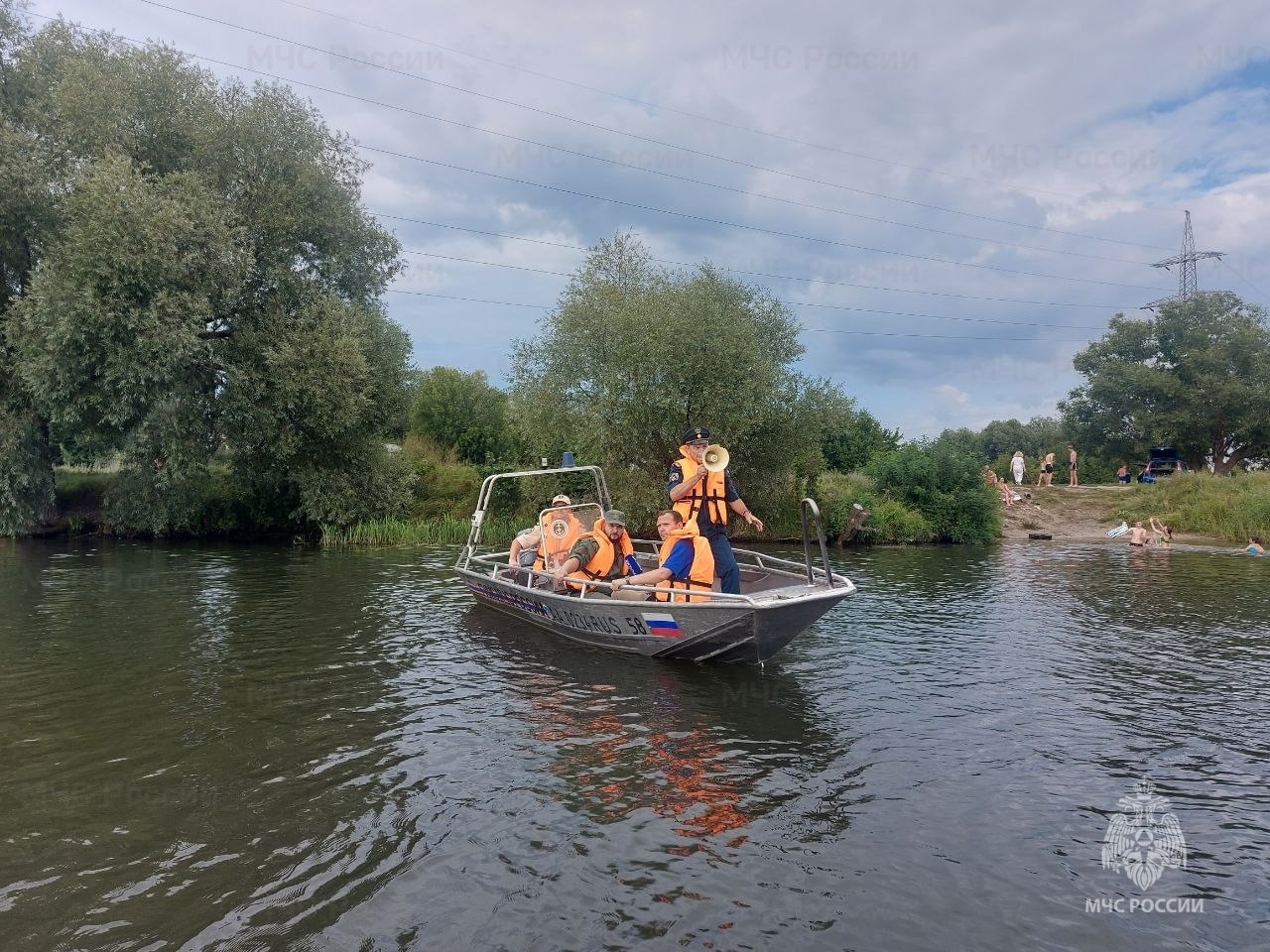 В Пензе в районе ГПЗ дети без присмотра взрослых прыгали с мостков в реку