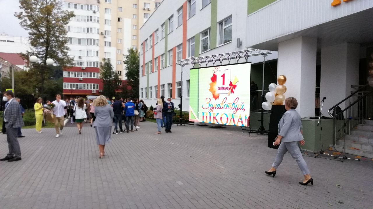 В Пензенской области в школах заменят старые флаги РФ на новые