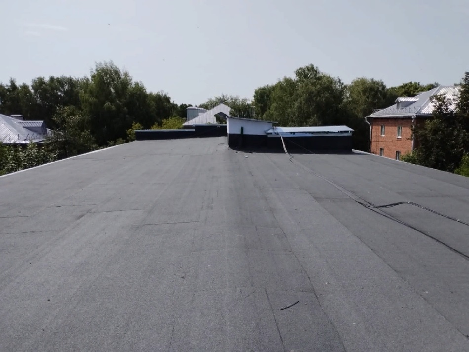 В Пензе капитально отремонтировали крышу МКД на улице Попова