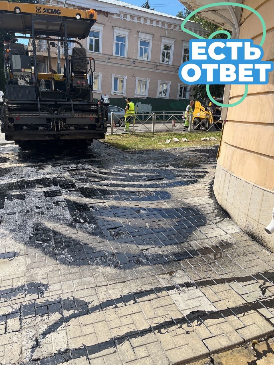 В Пензе на улице Карла Маркса асфальт начали укладывать поверх тротуарной плитки