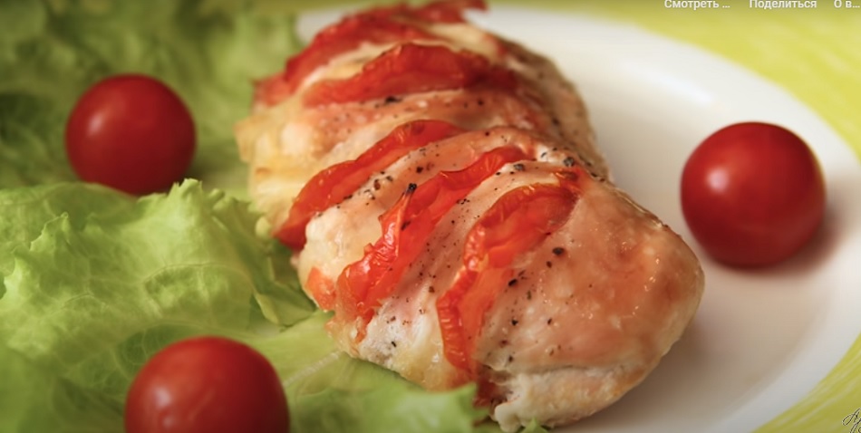 Готовим «Курицу капрезе», фаршированную базиликом, моцареллой и помидорами