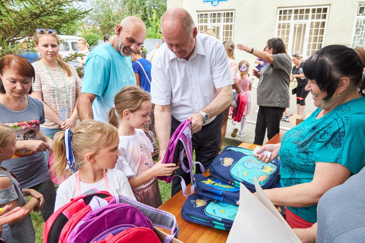 Вадим Супиков помог пензенским семьям собрать детей в школу