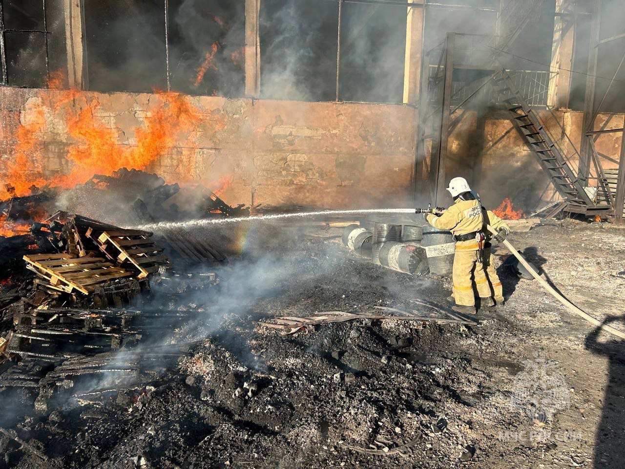 Появилось видео с места пожара на улице Дорожная в Пензе