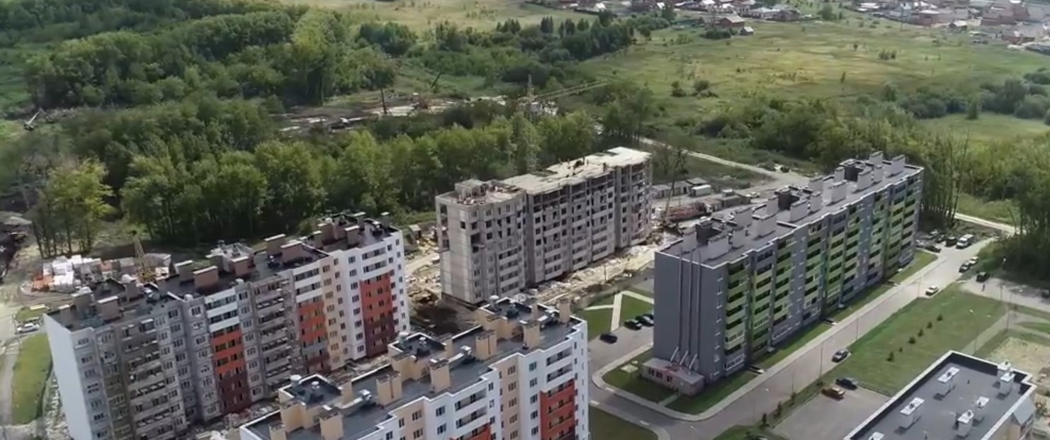 Стало известно, как продвигается строительство домов для переселенцев в Заре