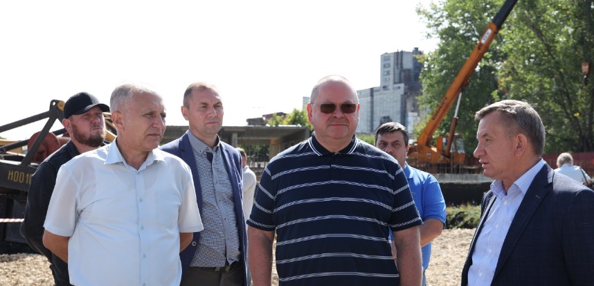 Олег Мельниченко поручил продолжить обновление коммунального автопарка Кузнецка