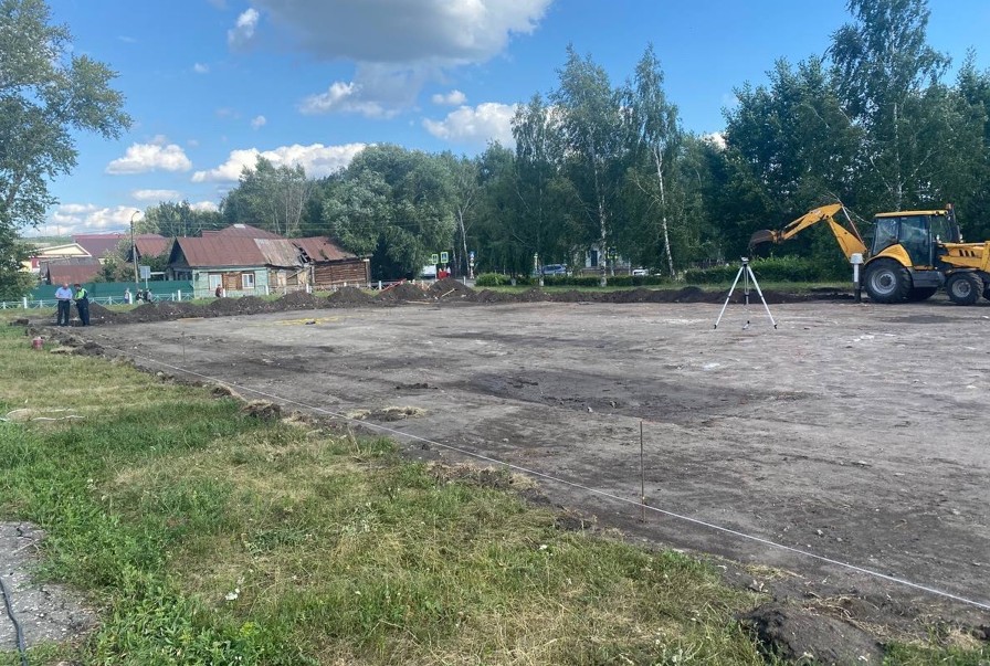 В Кузнецке на территории двух школ начали оборудовать спортплощадки