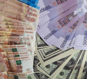 Центробанк в выходные понизил доллар всего на 34 копейки