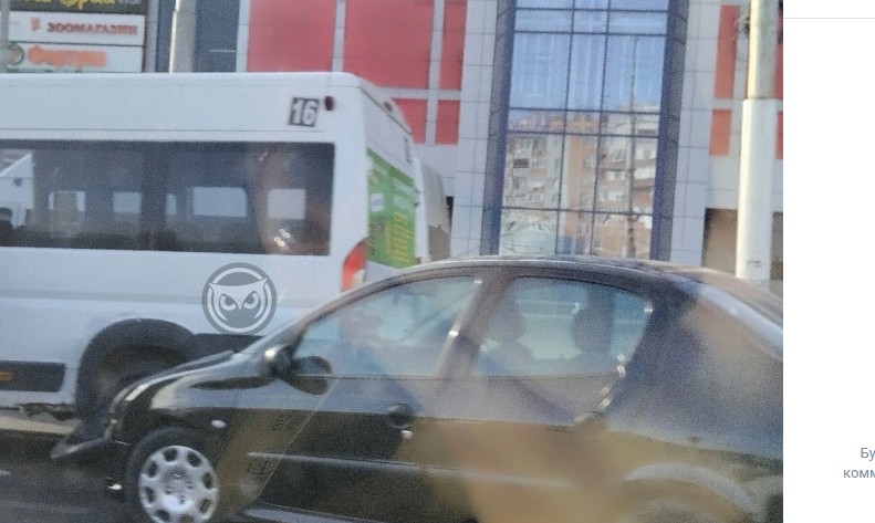 В Пензе легковушка врезалась в маршрутку