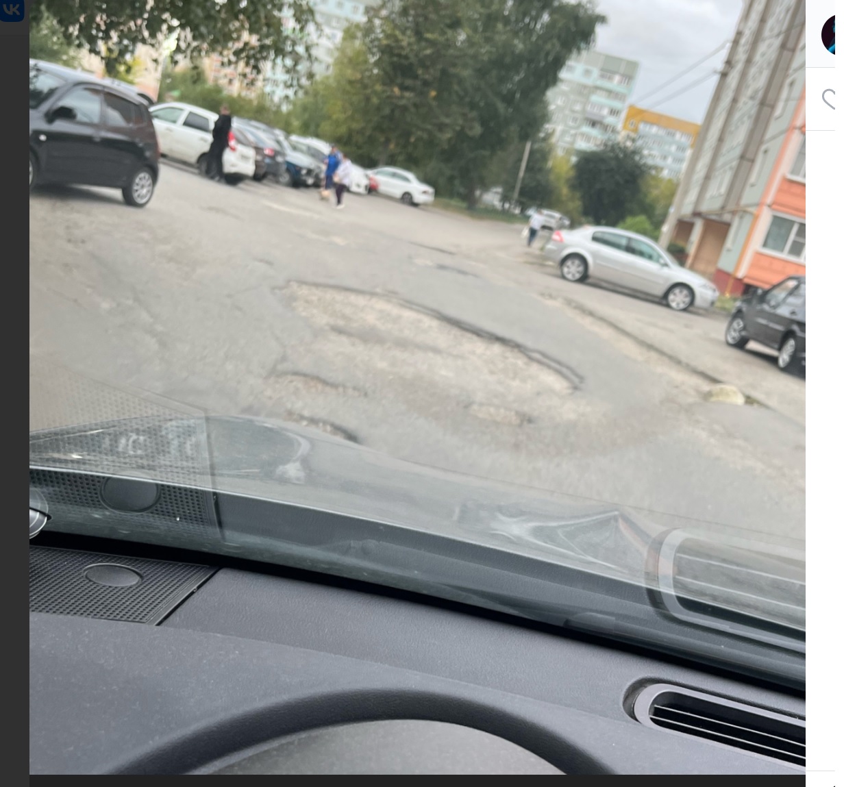 В Пензе на проспекте Строителей не могут заделать огромную яму