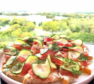 Готовим брускетты с ароматным тунцом