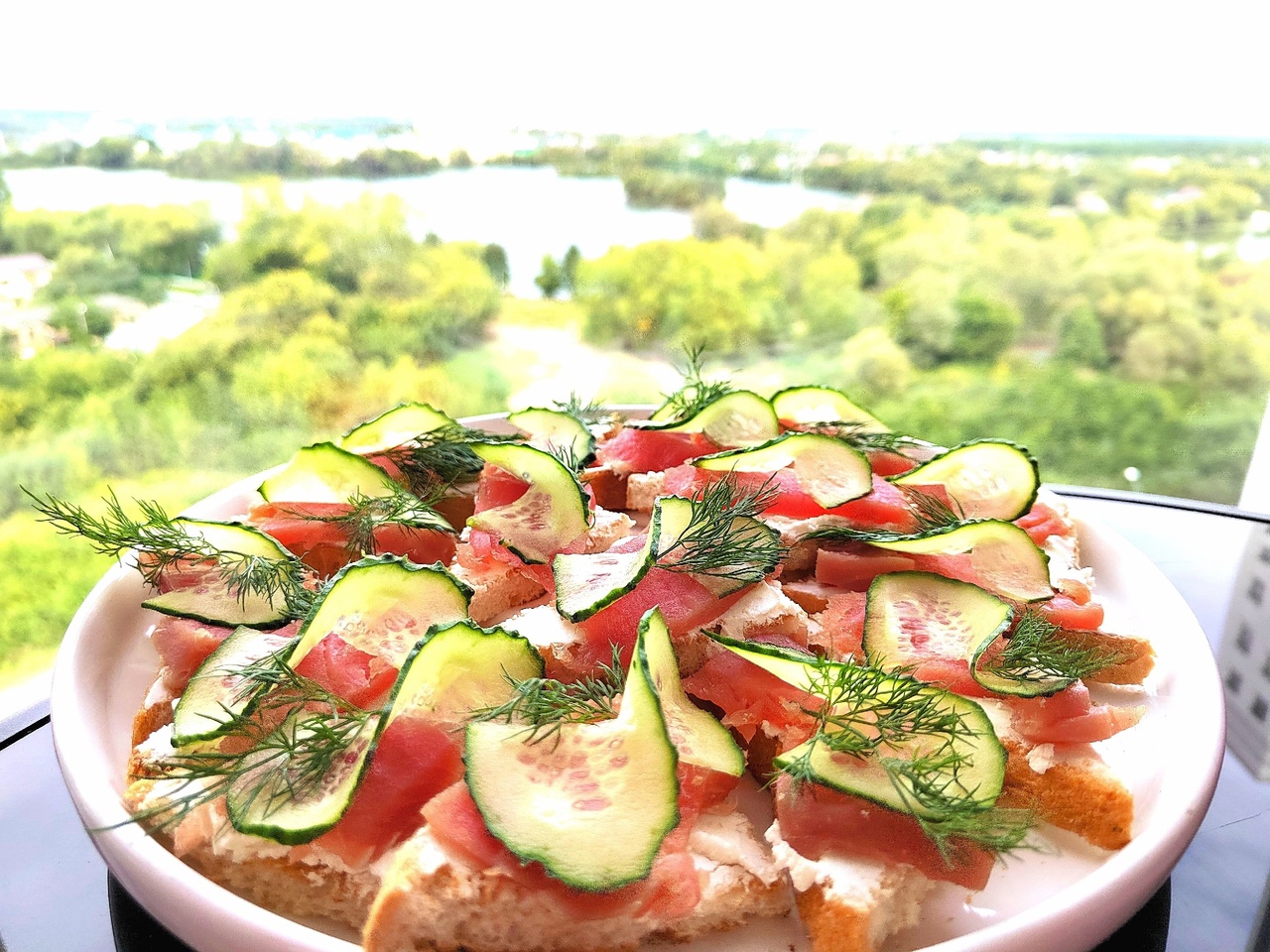 Готовим брускетты с ароматным тунцом