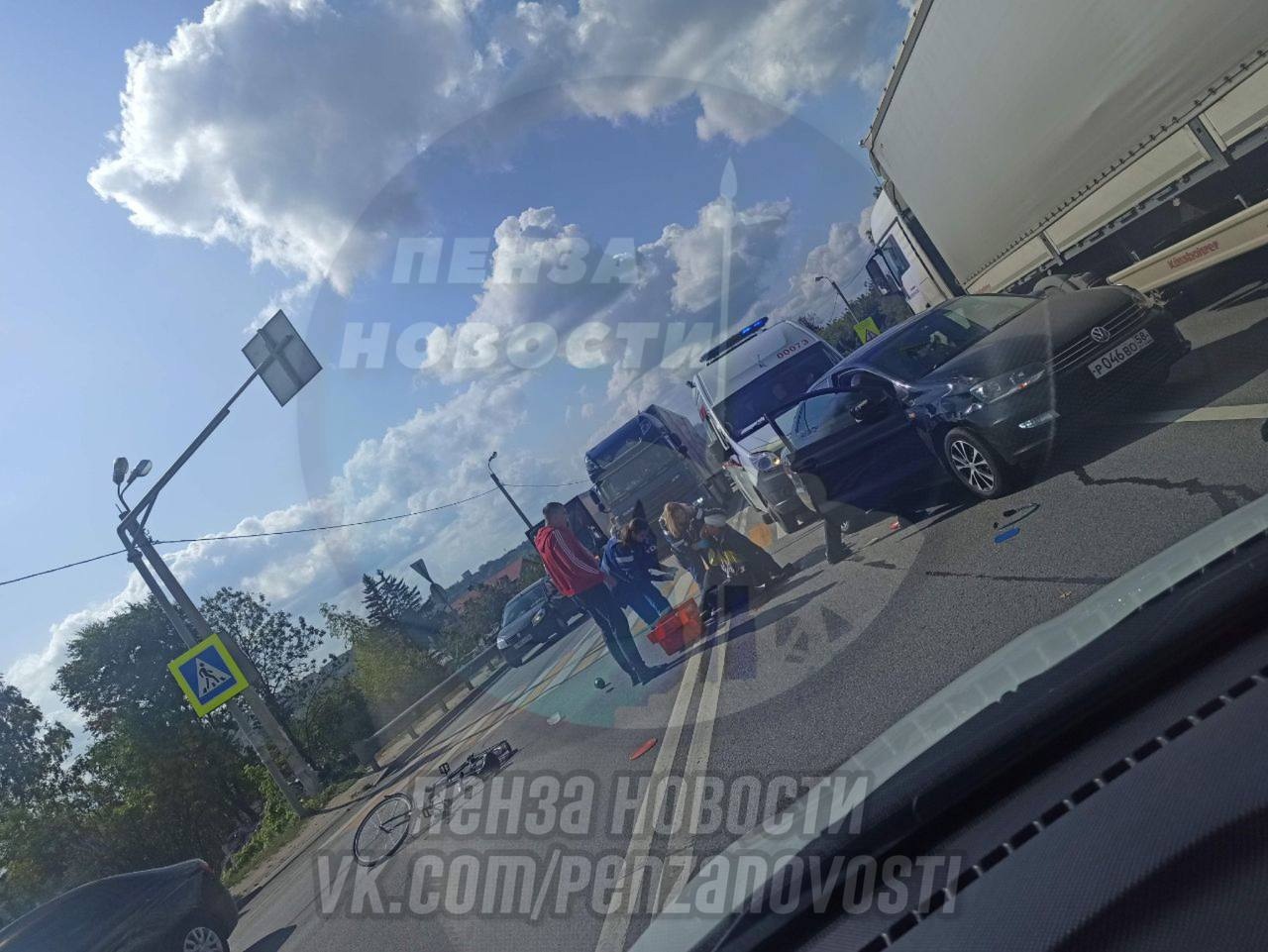 В Пензе на пешеходном переходе сбили велосипедиста