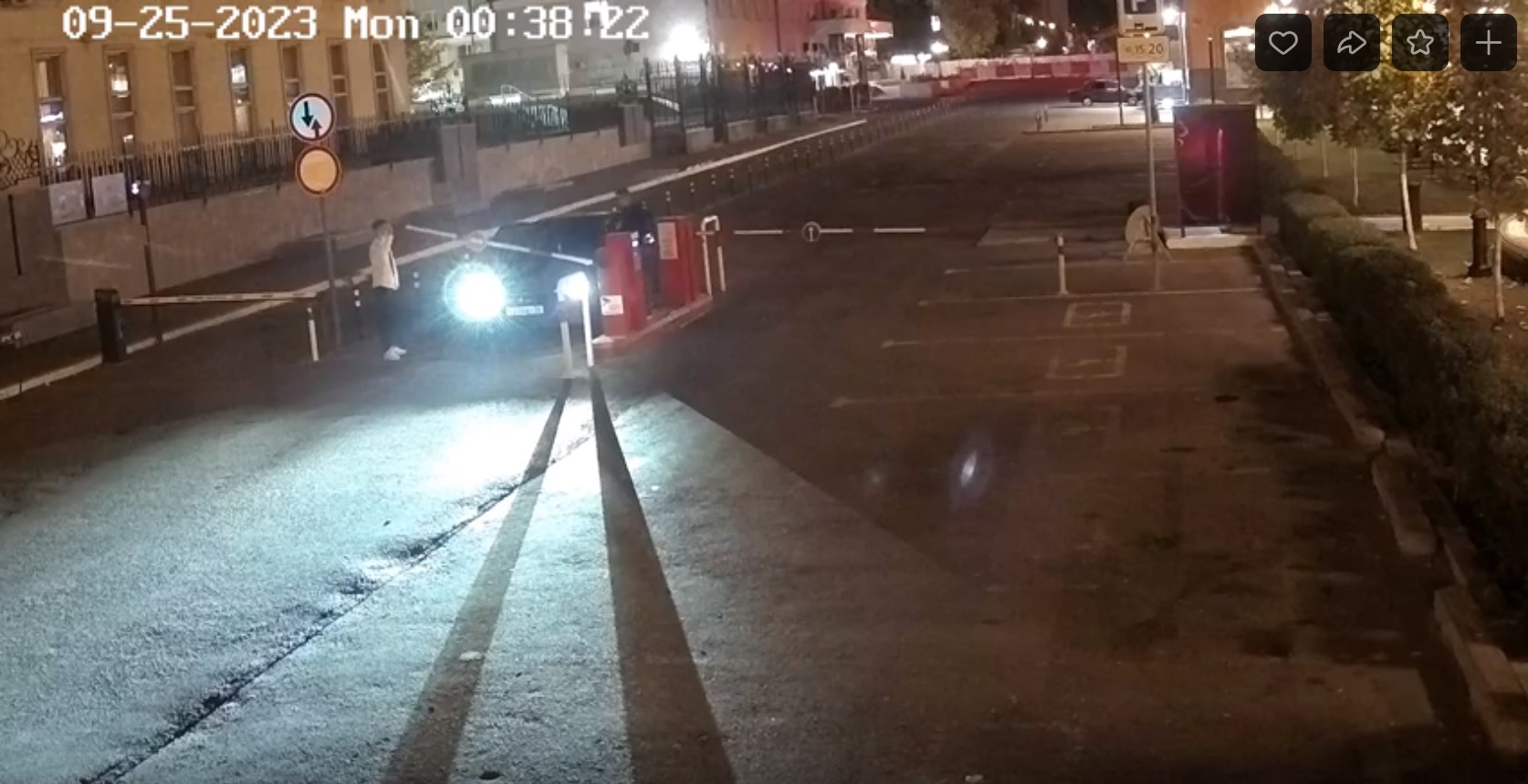 В Пензе автомобилист заплатит штраф за поднятие шлагбаума на платной парковке