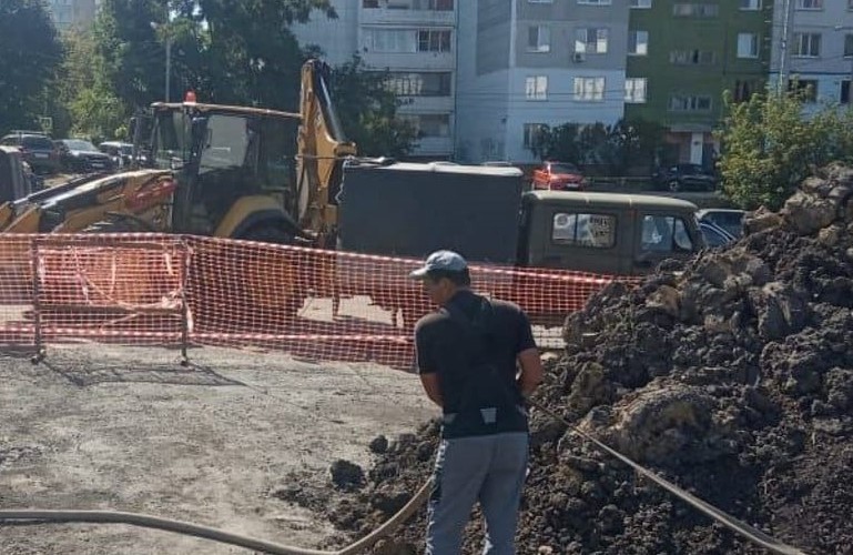 В Пензе идёт ремонт водопровода на улице Ладожской