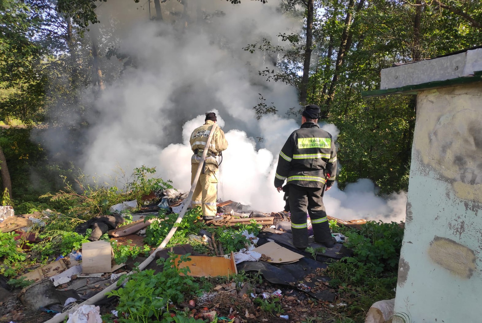 В Городищенском районе вспыхнула несанкционированная свалка