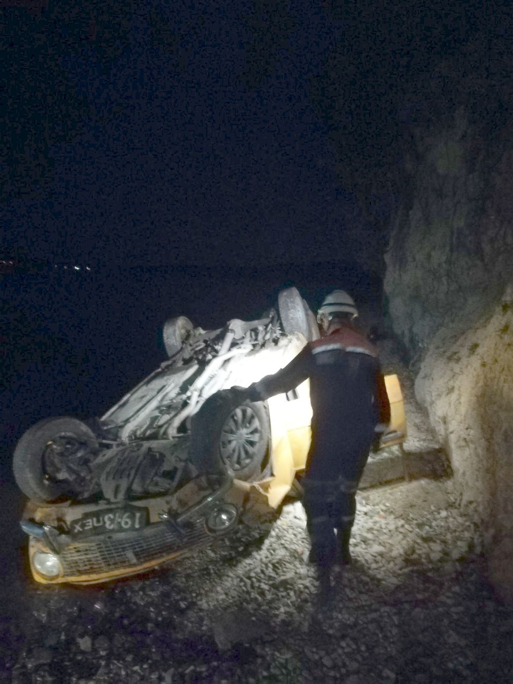 Под Пензой очевидцы помогли женщине, упавшей с обрыва в автомобиле