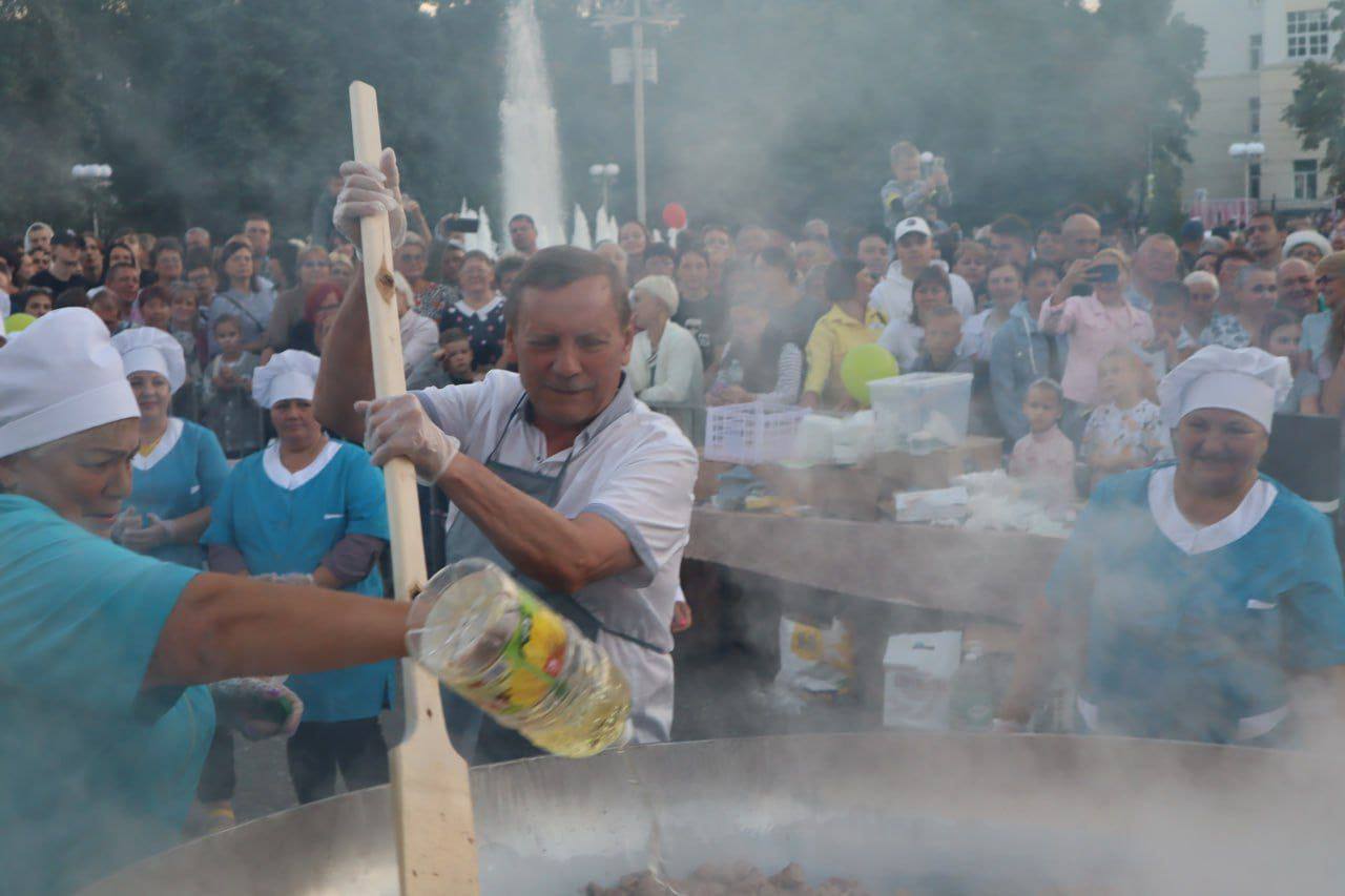 В Заречном установили рекорд России по приготовлению жареного картофеля