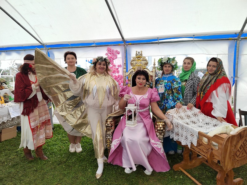 Фестиваль «Толстопятый»: Шествие сказочных героев и «мотивашка» от Васкевича