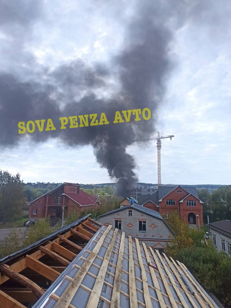 В Пензе 14 пожарных тушили утеплитель дома на улице Серпуховская