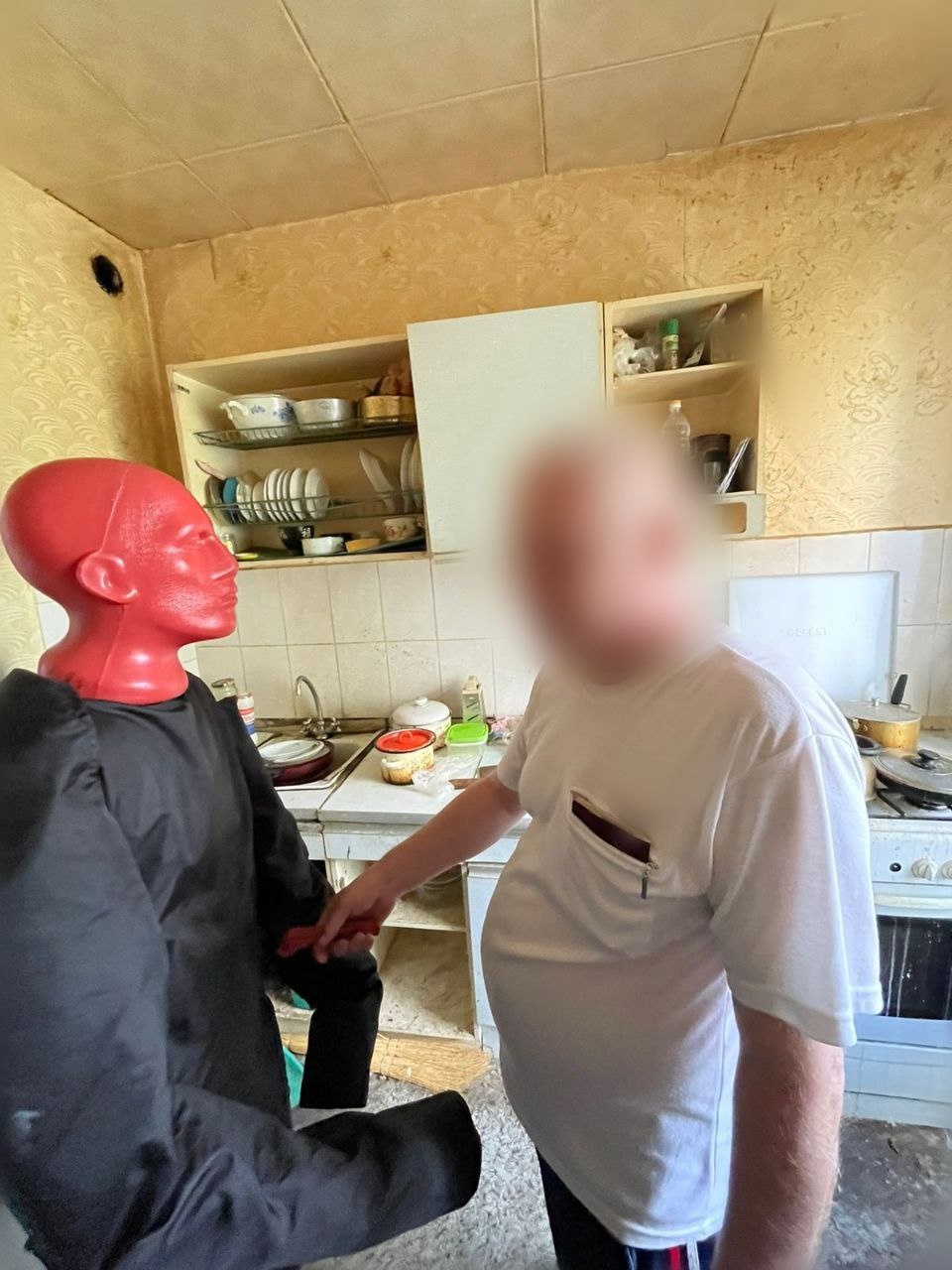 В Пензе злостный неплательщик алиментов пырнул приятеля ножом в живот