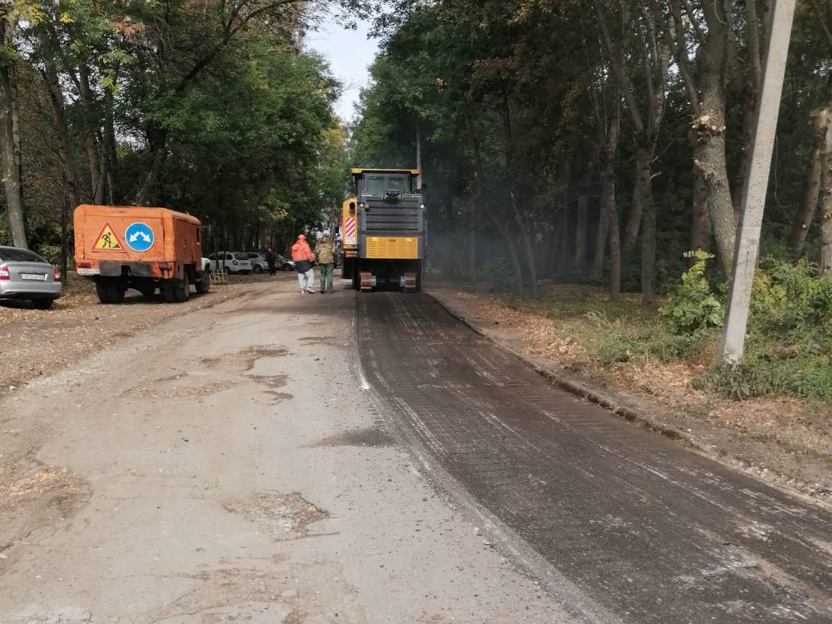 В Пензе начали асфальтировать дорогу на смотровую площадку на Западной поляне