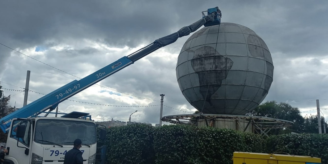 В Пензе продолжается восстановление монумента «Глобус»