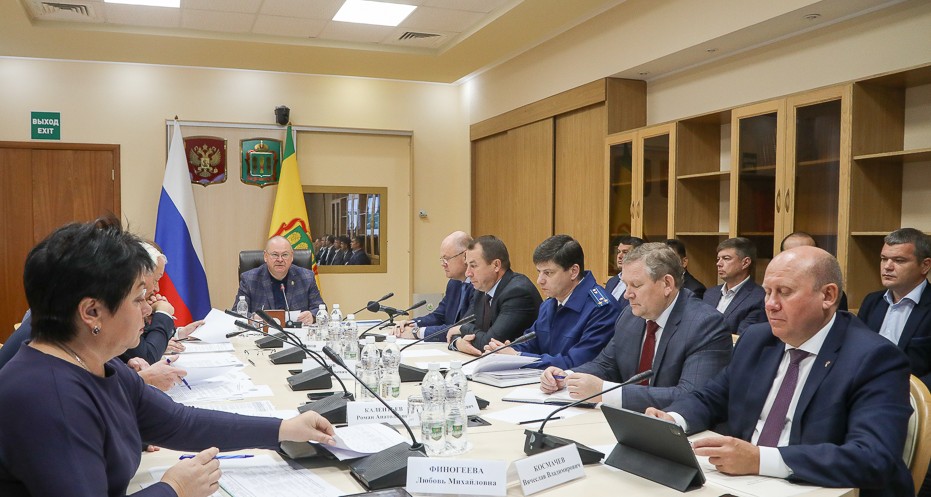 Олег Мельниченко рассказал о планах по закупке 79 автобусов для районных АТП