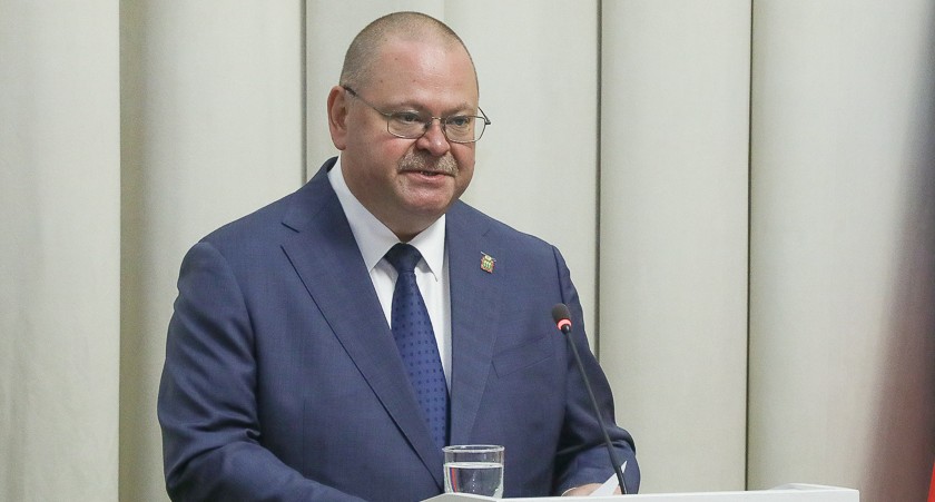 Олег Мельниченко наградил отличившихся жителей региона