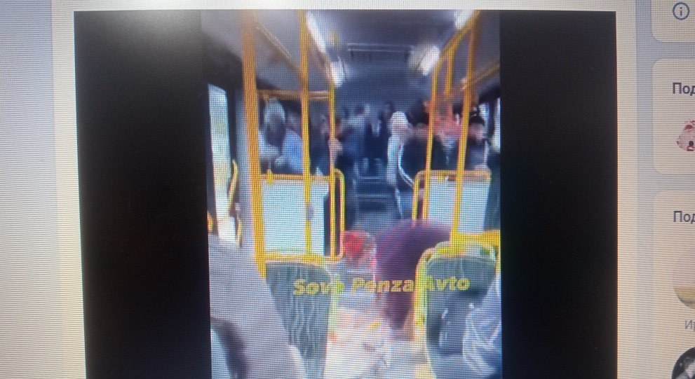 Скандальная пензячка стала поджигать свои вещи в автобусе