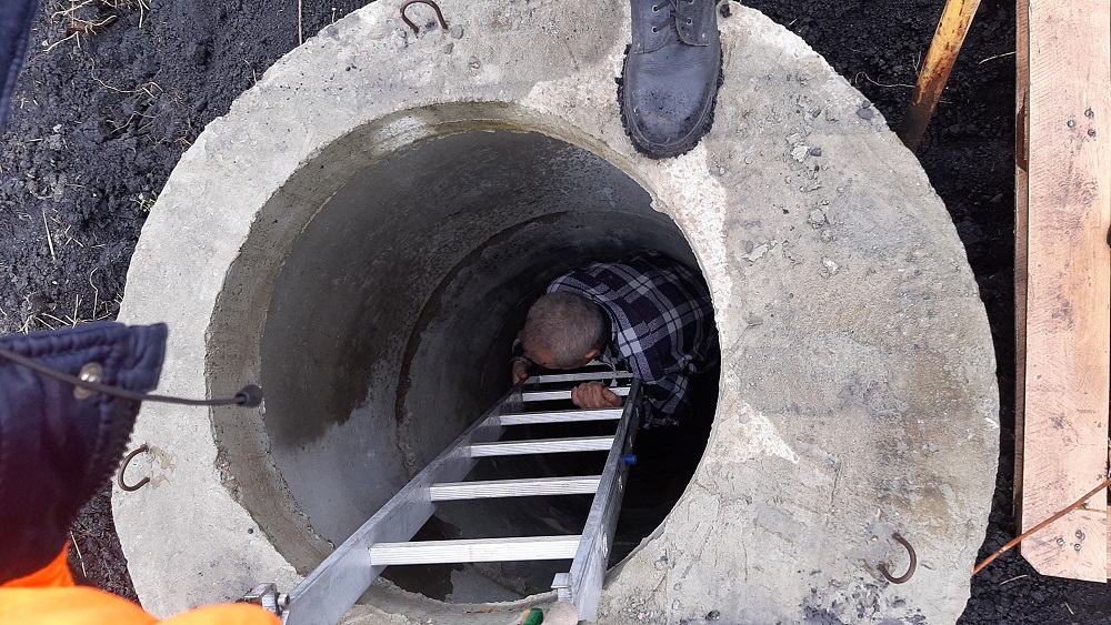 В Засечном мужчина провалился в трехметровый колодец