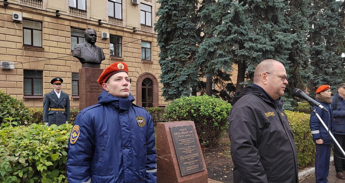 Губернатор Олег Мельниченко рассказал о Борисе Зубкове на открытии памятника на площади Ленина