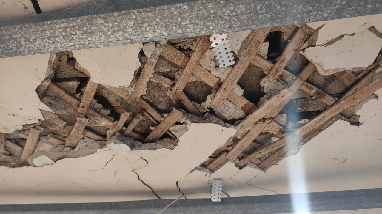 В Пензе люди живут в доме с разрушенным межэтажным перекрытием