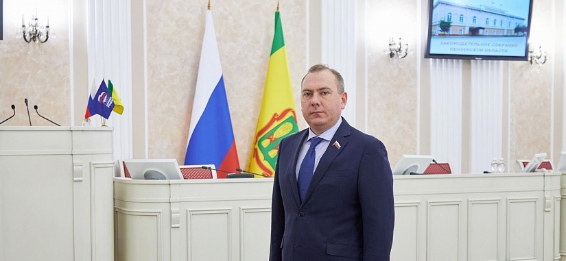 Владимир Вдонин помог благоустроить территорию «Досугового центра» в Вадинском районе