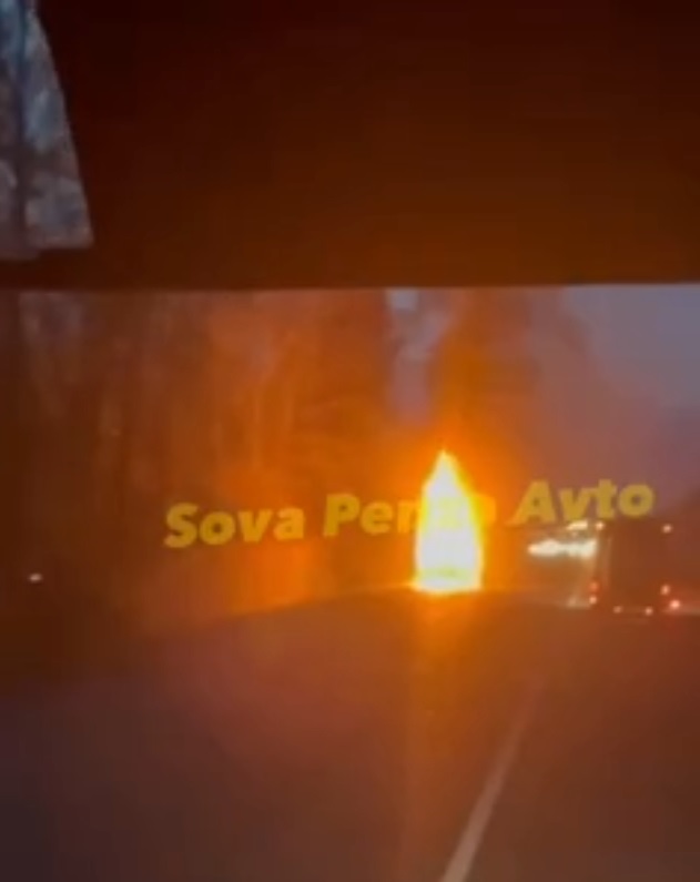 В Мокшанском районе на видео сняли горящий самосвал