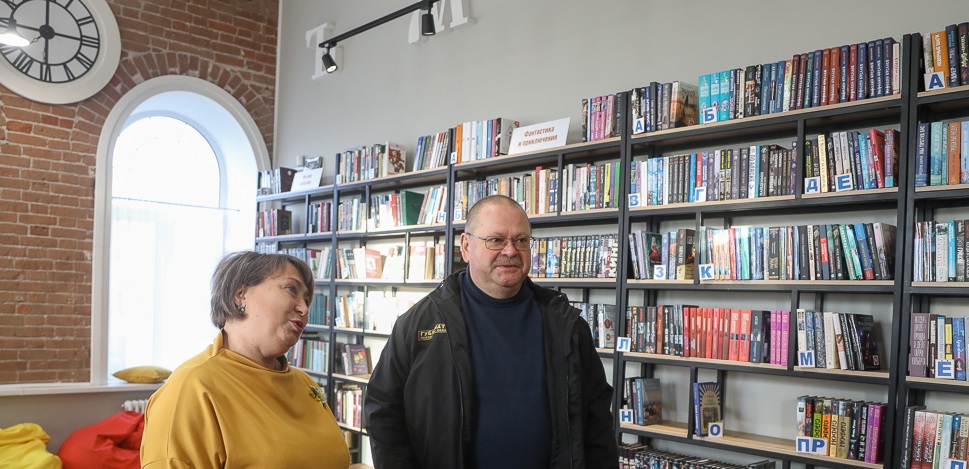 Олег Мельниченко осмотрел библиотеку Мокшана, которой выделили более 40 млн рублей