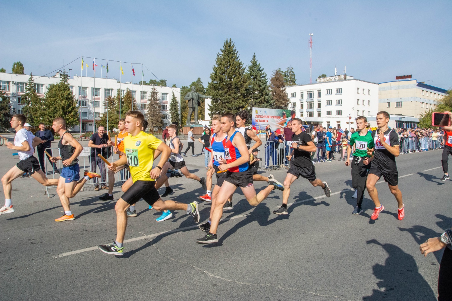 На легкоатлетическую эстафету в Заречном вышли 920 человек