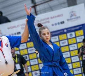 Губернатор Олег Мельниченко поздравил пензенкую самбистку с победой на первенстве мира