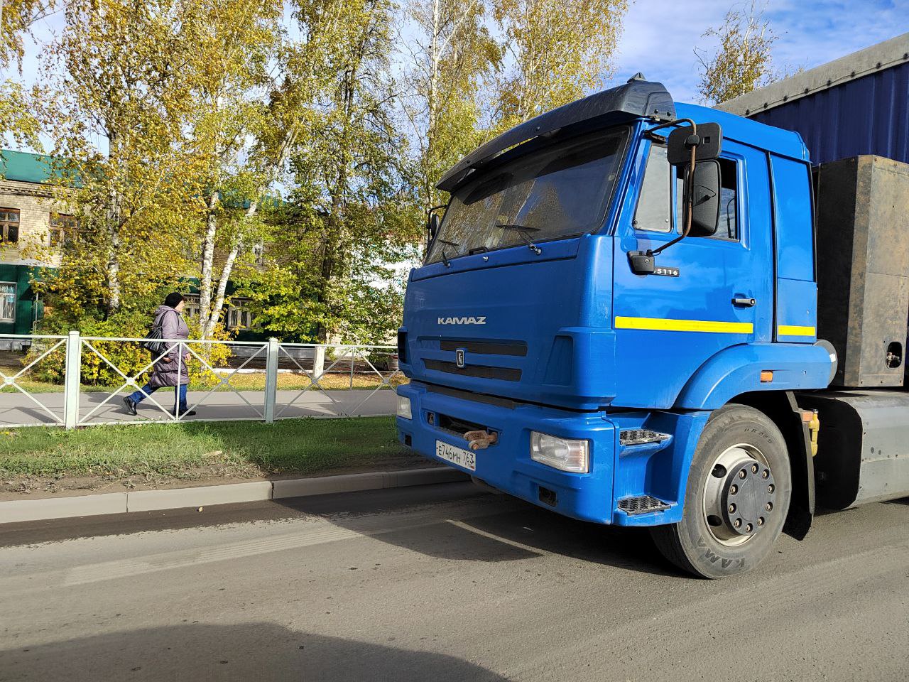 Жители ГПЗ жалуются на большегрузы застройщиков, создающие заторы