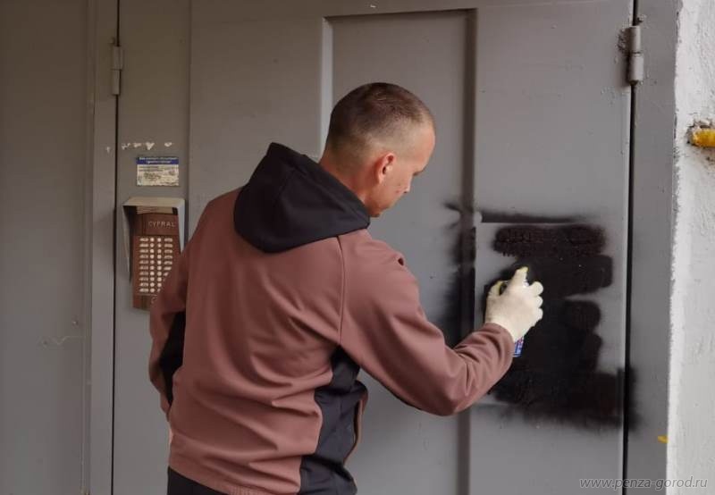 Пензенцам объяснили, почему их дома уродуют при закрашивании рекламы наркотиков