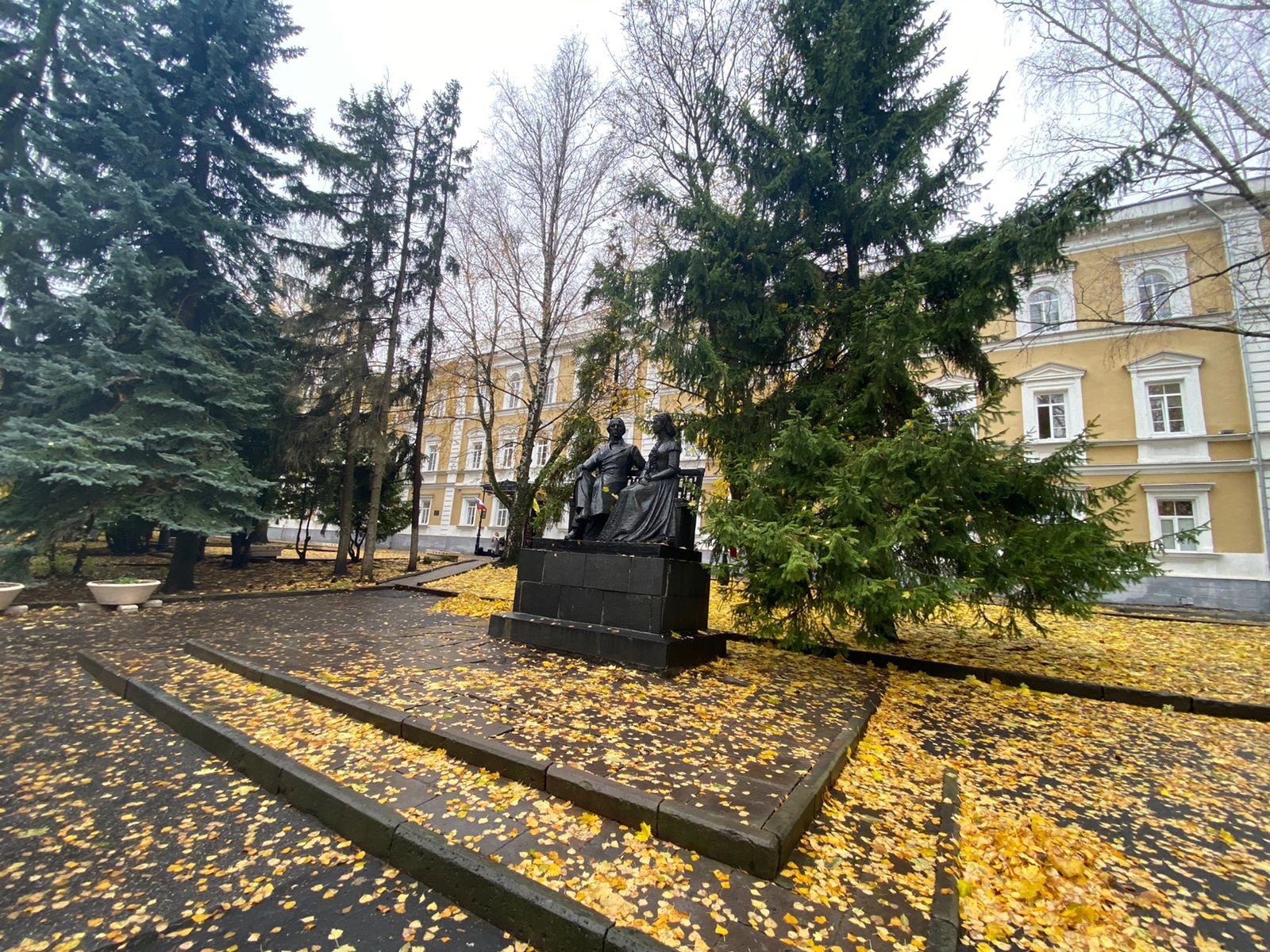 В Пензе гимназии №1 выделили под спортплощадку пустырь на улице Красной