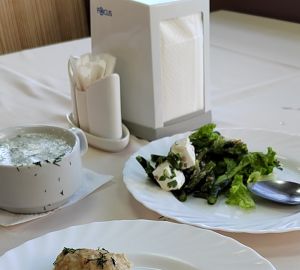 Готовим зеленый салат со сливочным сыром